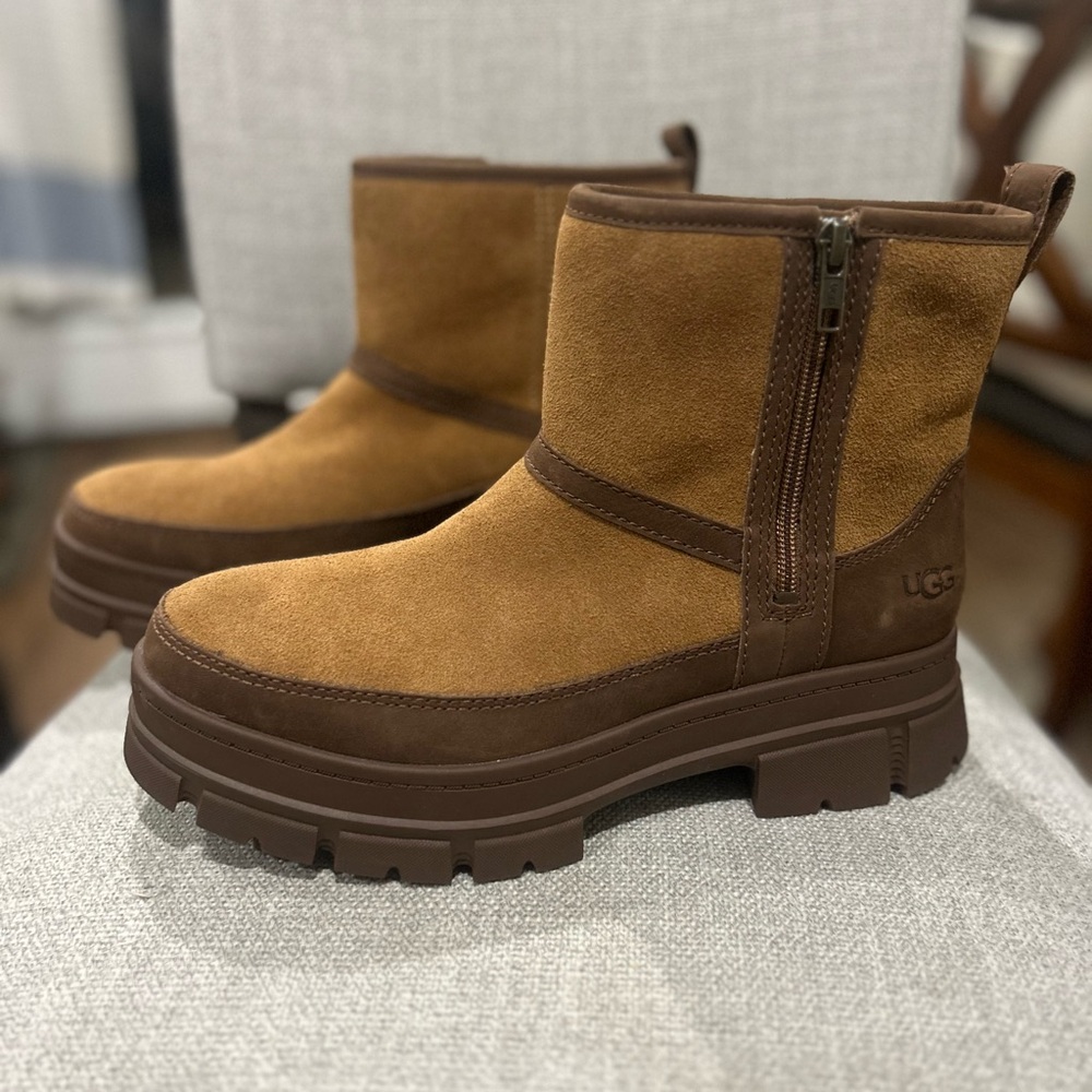 UGG Women's Ashton Zip Boot